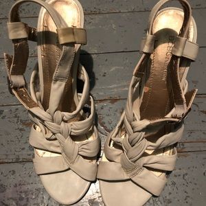 Cream white & gold footpad wood wedge heels bcbg generation